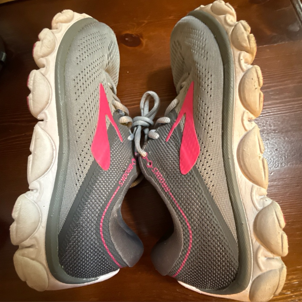 Brooks Anthem Grey Pink‎ Size 7 Running Shoes Athletic